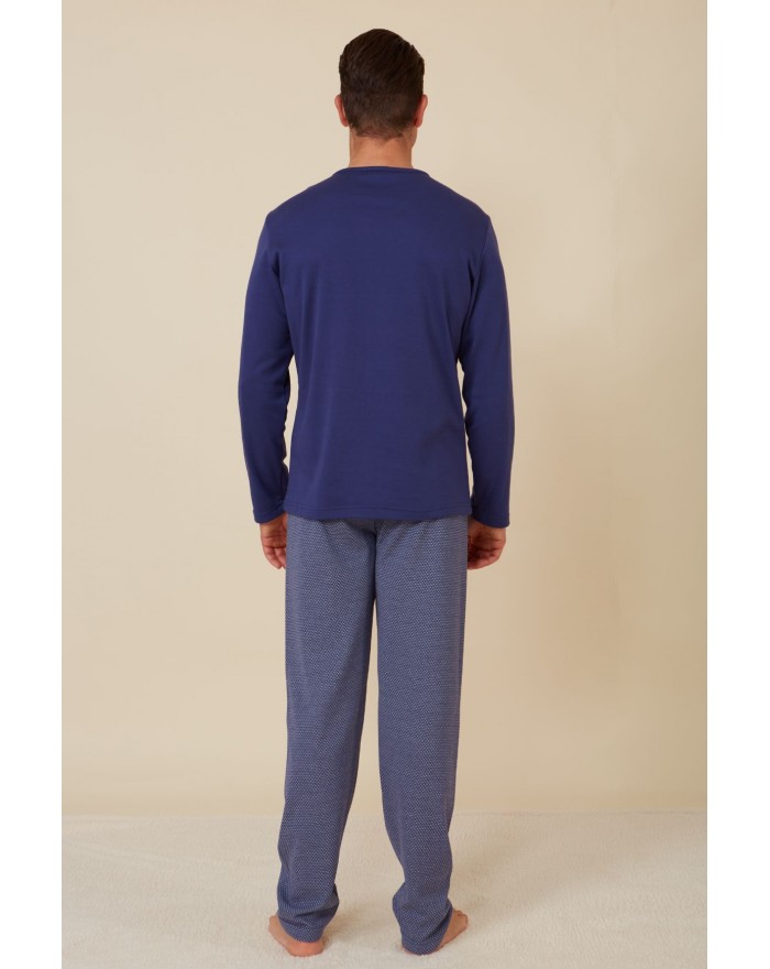 Pijama de homem com tracejado e faixa horizontal 